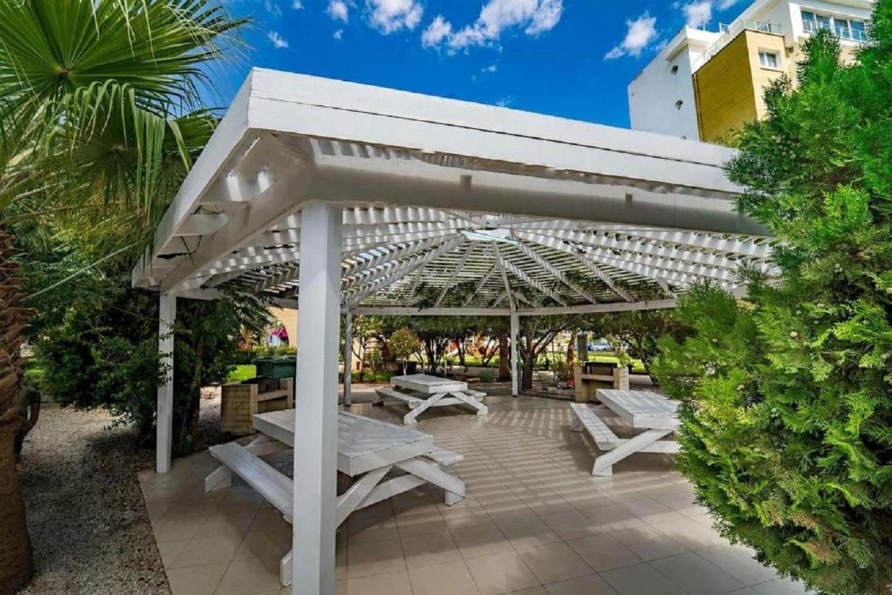 Tiberius Pool Apartments In Caesar Resort & Spa Trikomo Exteriör bild